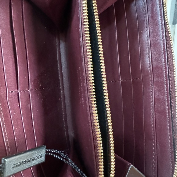Burberry zip around wallet - Picture 8 of 9